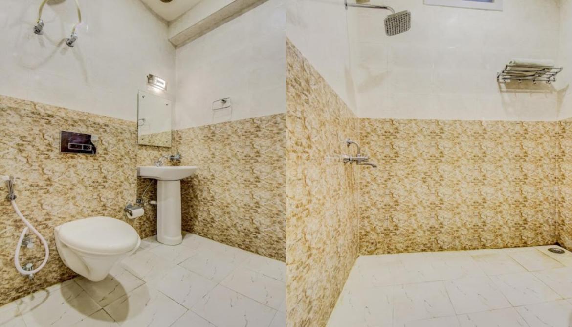 Hotel Blossom Rooms - Fully Ac Tajganj Ngoại thất bức ảnh