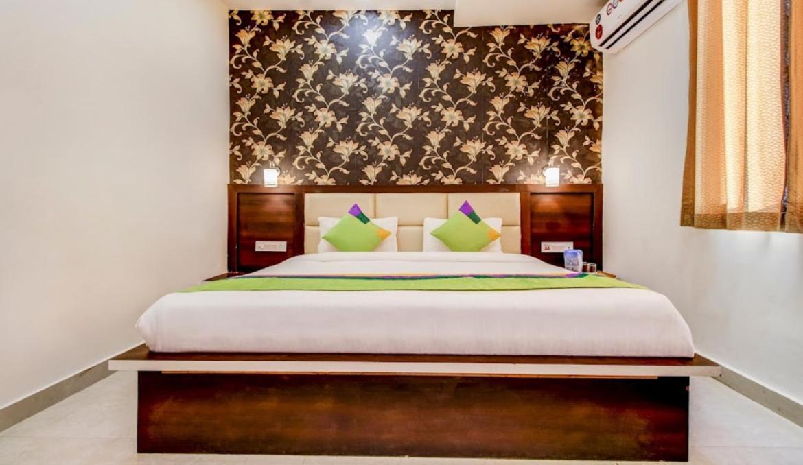 Hotel Blossom Rooms - Fully Ac Tajganj Ngoại thất bức ảnh