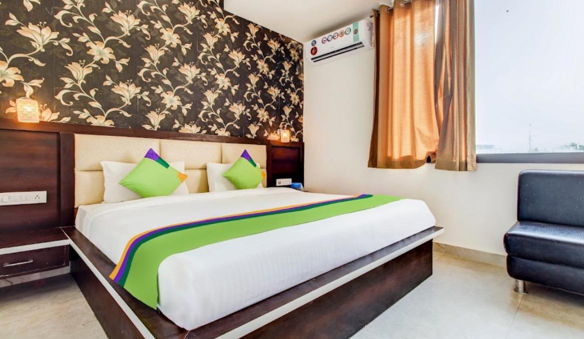 Hotel Blossom Rooms - Fully Ac Tajganj Ngoại thất bức ảnh