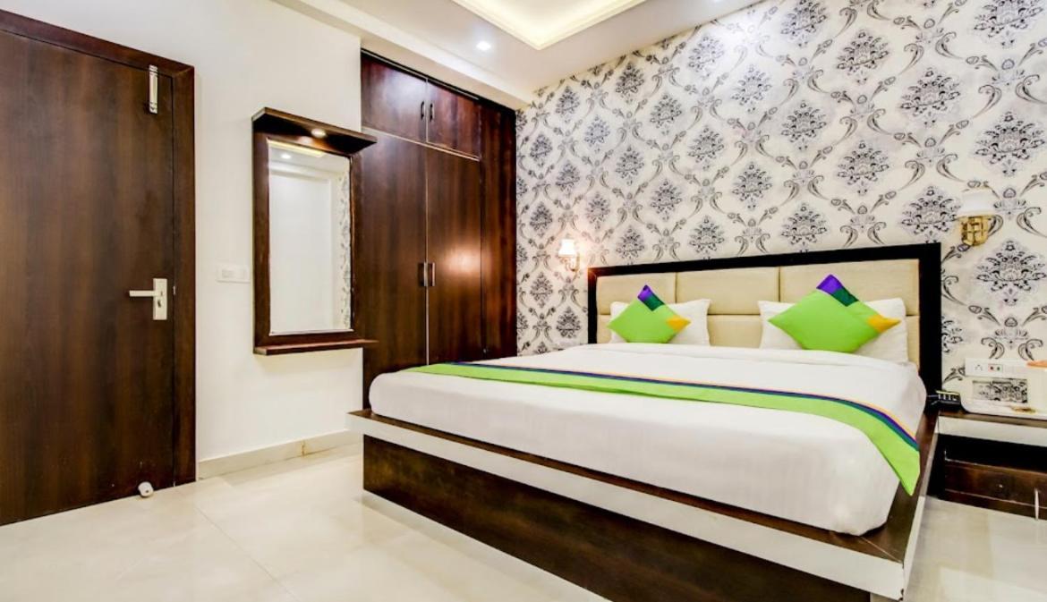 Hotel Blossom Rooms - Fully Ac Tajganj Ngoại thất bức ảnh